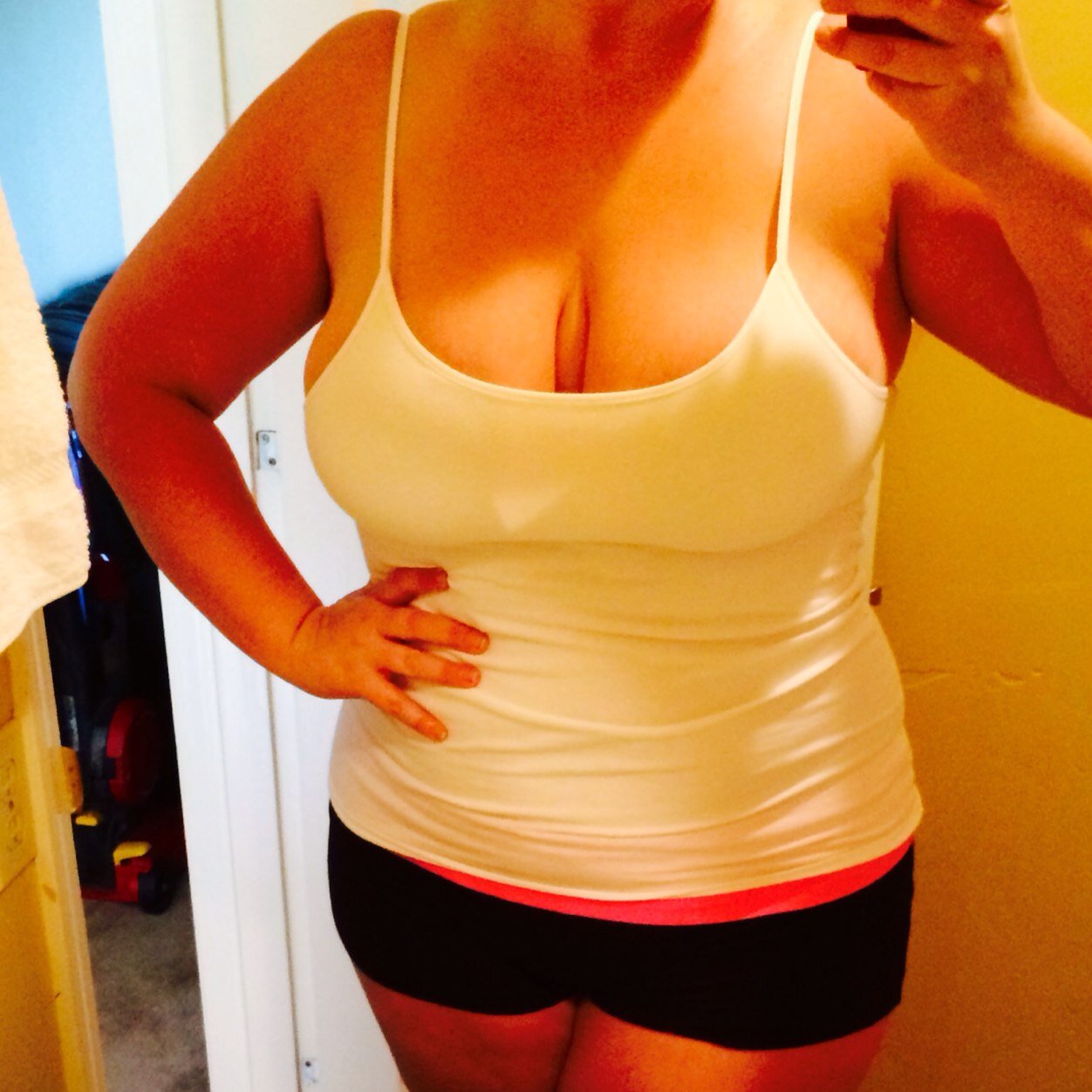cindywhitesdds's profile picture. I am just that naughty house wife who enjoys looking and playing with big boobs, whether they're yours or mine!!!