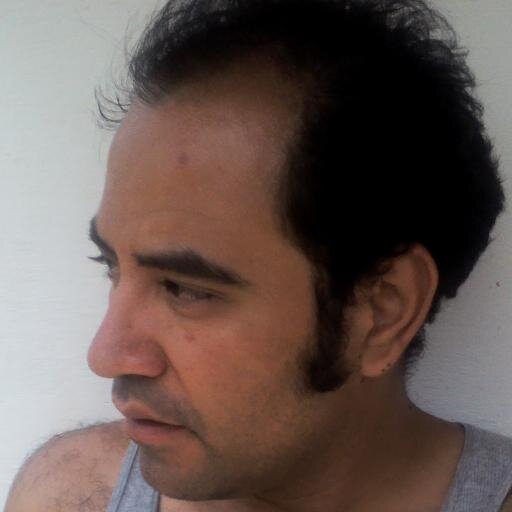 Actor de Teatro y Locutor Profesional. Me encanta saludar, sonreír, conversar, bailar y disffrutar. Me encanta aprender y convivir. Amo la Naturaleza.