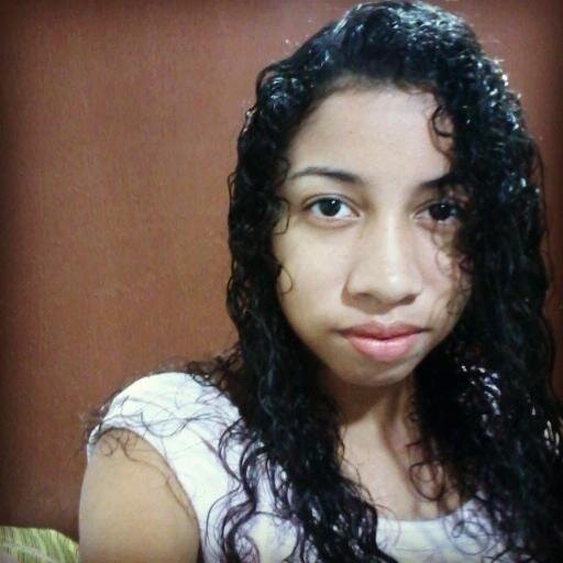 Tenho 18 anos, leonina, moro em Cuiabá-MT. Amo minha família, Harry Potter, Coca Cola, chocolate, MPB, Jonas Brothers. Futura Engenheiraa o/
