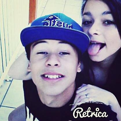 De baixo da maquiagem e por trás do meu sorriso, eu sou apenas uma menina que deseja o mundo!