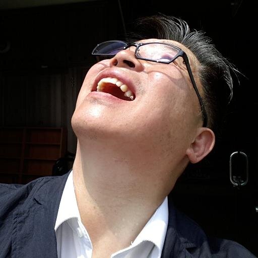 배경호 아저씨!
좀, 헐찍하게 생겼다..
에어아치(airarch)개발자
에반산업 대표