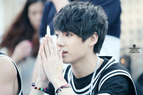 97. every moment spent with you is a moment I treasure
@pixshan [140301]
