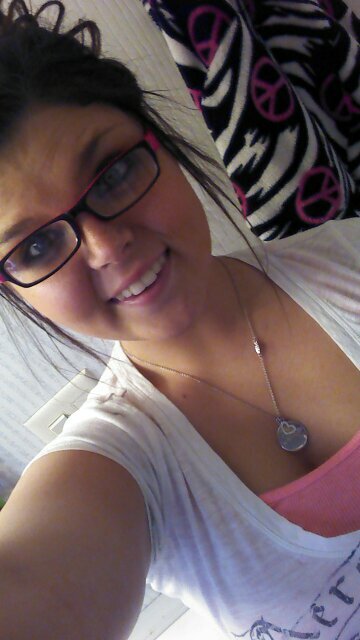 sheets_jensen's profile picture. My name is Jensen. I'm 18. I'm a senior at Warner High School. I'm a cheerleader.