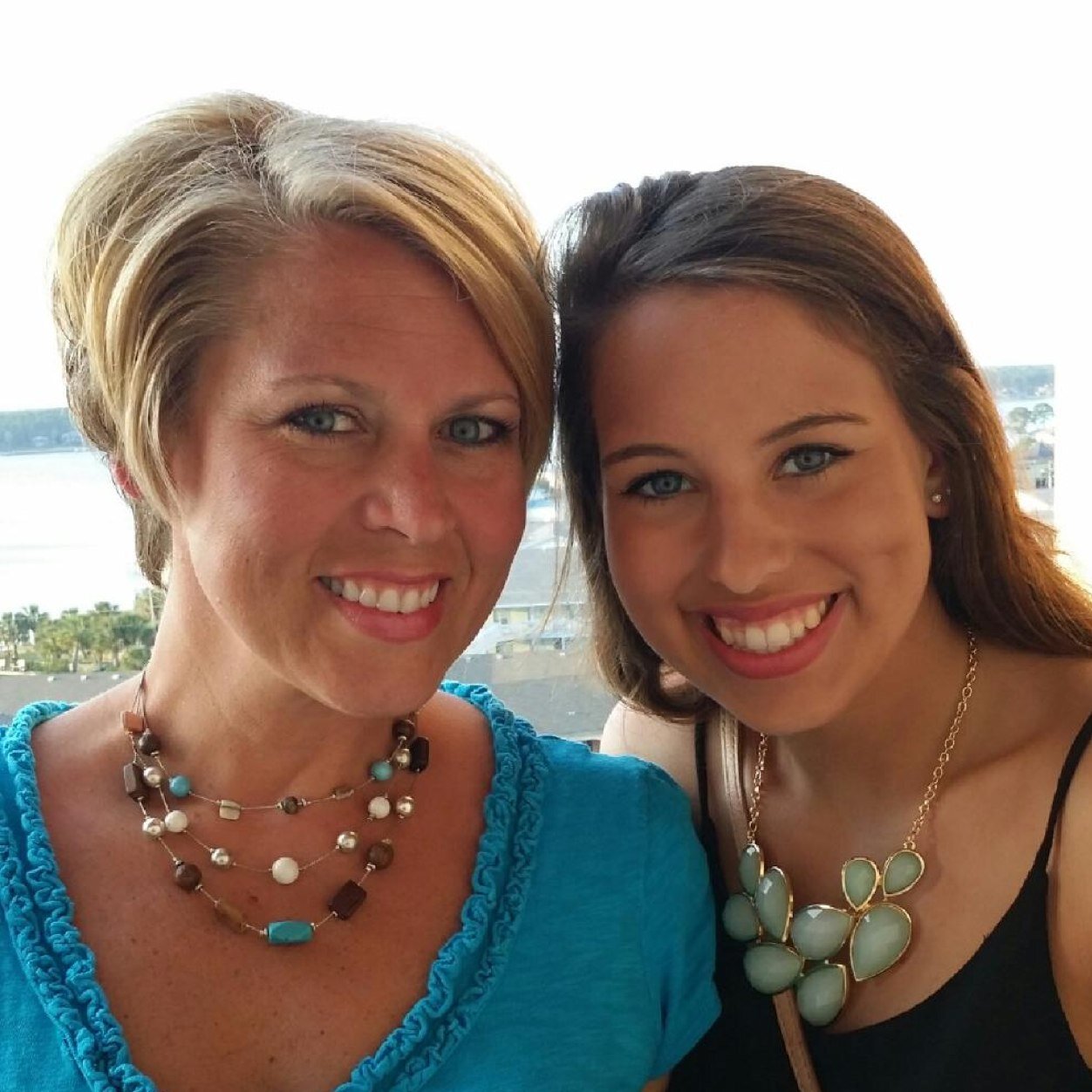 Wife, mother, wine lover. #Rolltide #BBN. I'm just living life one day at a time!