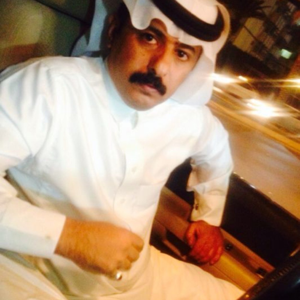 الله من ليلاً لاعبت بشعرها
في حزتً فيها المخاليق نيام
صحيح مملوحه وحلون نظرها
لوشافها الكافر دخل دين الاسلام