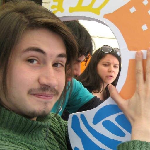 Ingeniero Civil Químico, un amante del teatro y la vida.