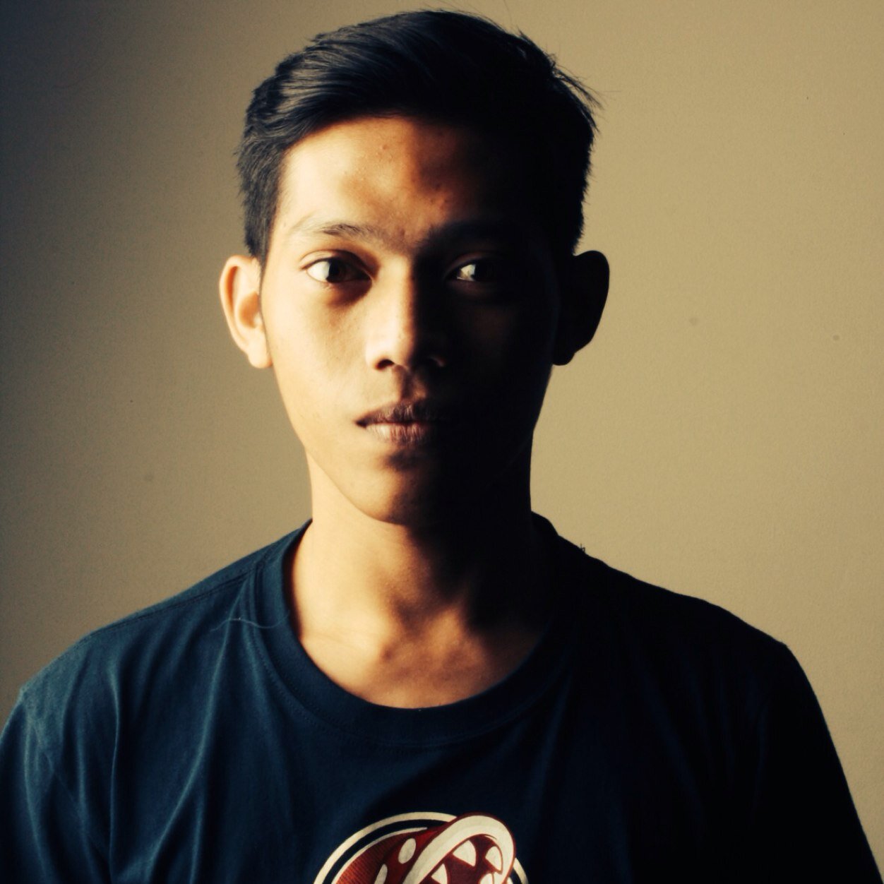 matapodol's profile picture. Kita adalah belati pagi: ditakuti siang, menguasai senja dan merajai malam. Makin berkarat makin berbahaya :))