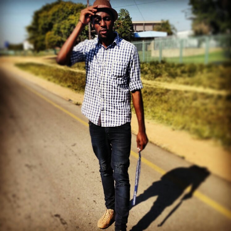 vhuthuBluE's profile picture. be poor but live like a rich man :