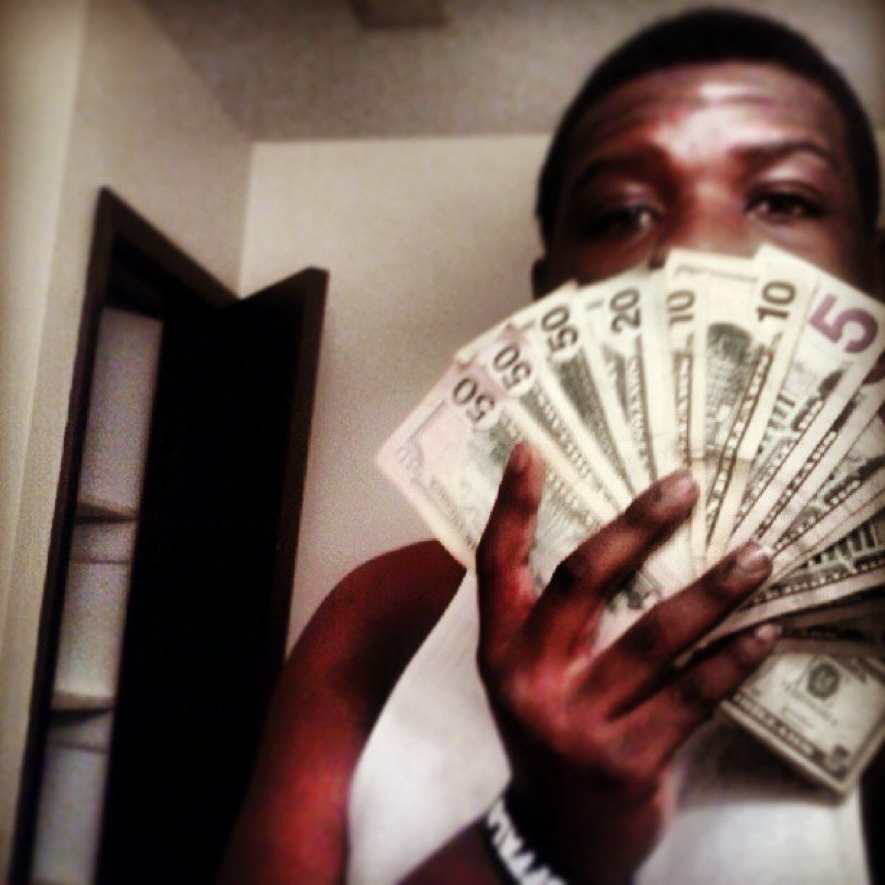 YRN ✈️✈️ #WESTSIDE CRAZY #↔️FOLLOW ME #I FOLLOW BACK #MONEY OVER BITCHES #SUCKAFREE