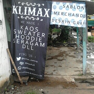 iam a black man from a sumatra barat. n born in depok, jawa barat.