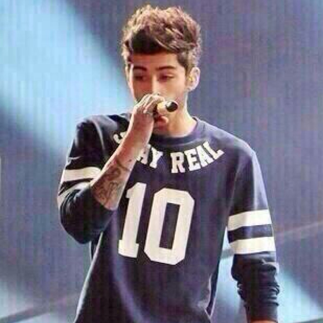 go follow @craNIALLnerves and @sparkersniall cuz they gave you a free follow