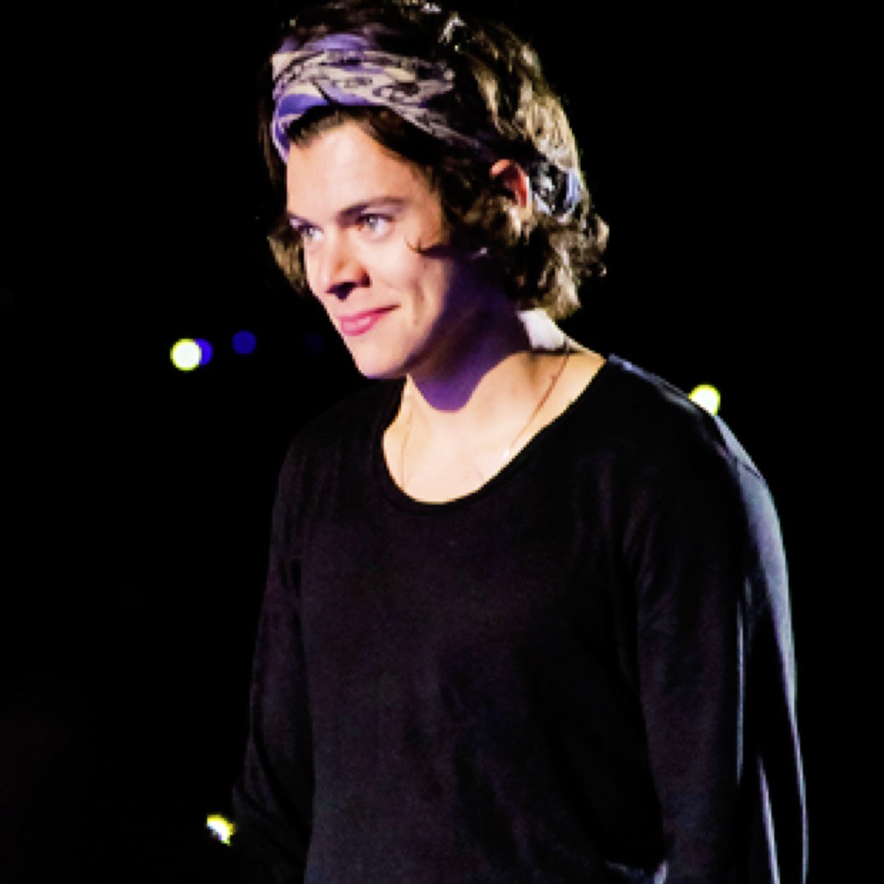 go follow @craNIALLnerves and @sparkersniall cuz they gave you a free follow