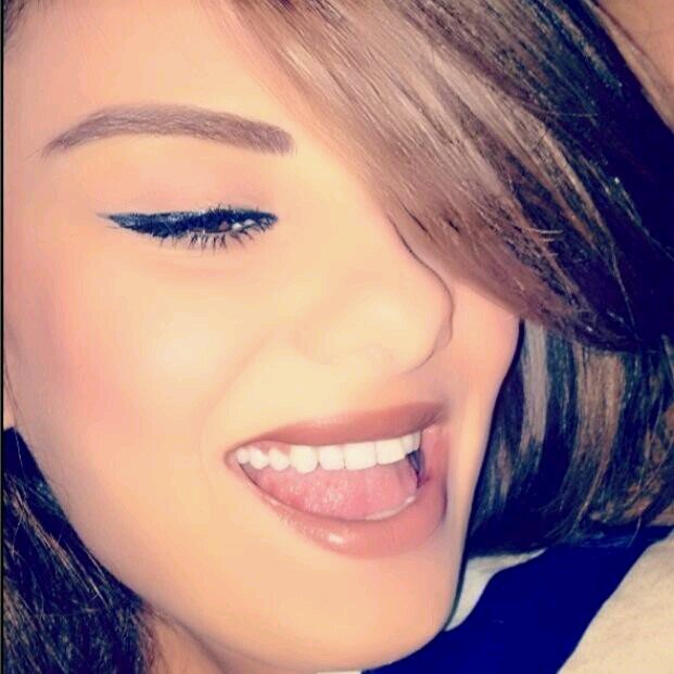 Medusadarbesi's profile picture. Instagram// @yasmininyoga