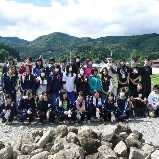 私たち生徒会復興支援局は、3.11を風化させない、3.11を忘れないために、これからも復興支援活動を行っていくために生徒会執行部の下部組織として誕生しました。本校の復興支援活動のコーディネートを行っています。ボランティアスピリットアワード2013-2015コミュニティ賞を受賞。