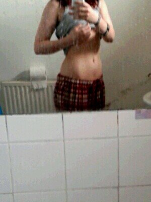 bee ~ 17yo ~ in recovery ~ proud member of the #fitfam ~ will sell body and soul for peanut butter ~ AVI is me
