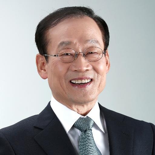 나에게는 꿈이 있습니다.
사람과 사람이 더불어 살아가는 가치의 회복과 시민들과 꿈을 실현하는 것입니다.
사람과 세상을 바꿀 수 있는 것은 교육이라고 굳게 믿고 있습니다.