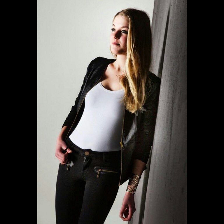 Insta : xx_marianne_b ~ 15 jaar ~  MC 3L~Peize~ snapchat: x_marianneee