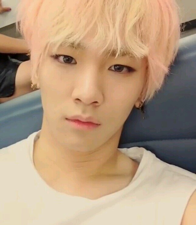 [V] @SK__Roleplayer  - part of shinee & Toheart - 91L -  마음이 착한 사람 소중한 그 사람
품에 안으면 부서질 듯 가녀린 사람