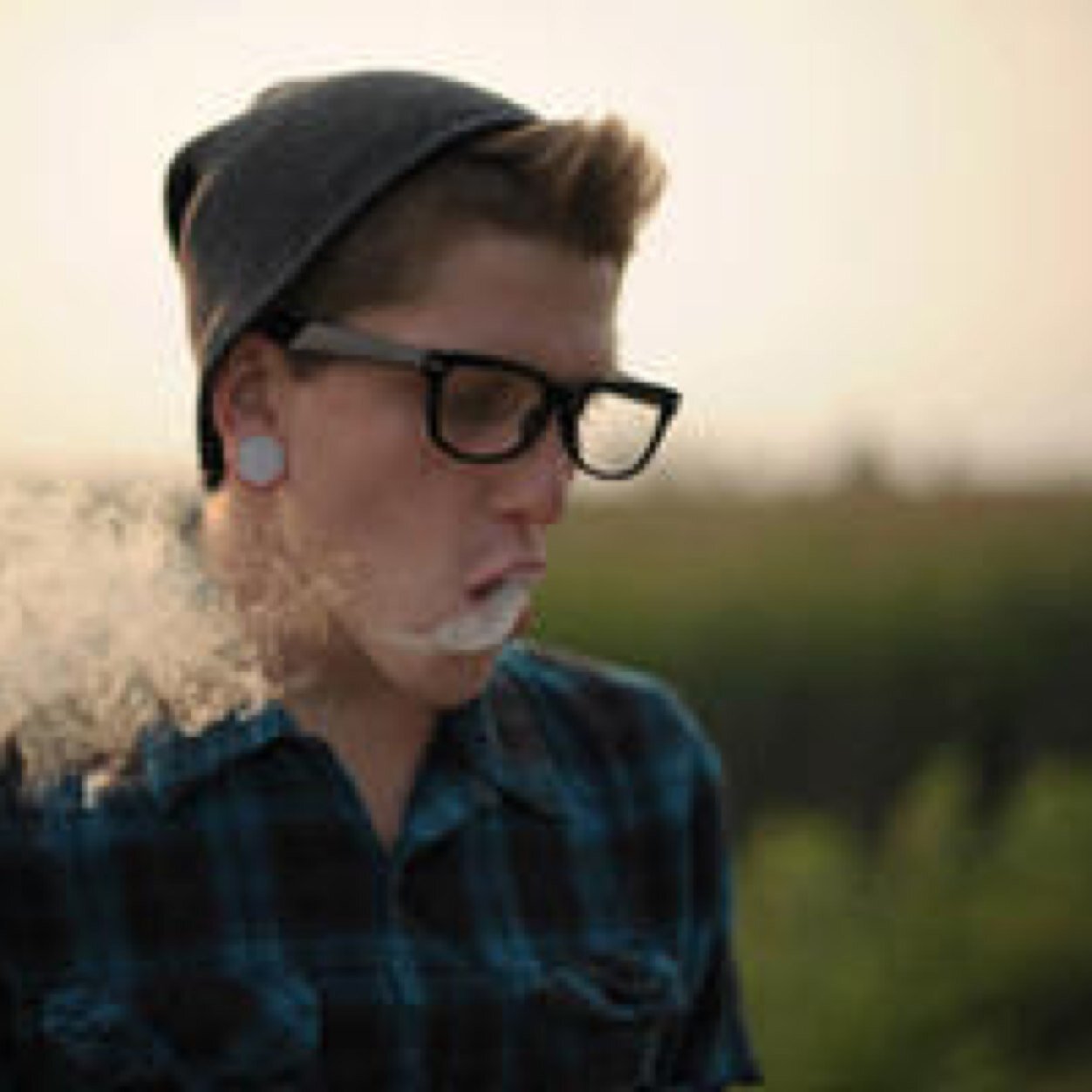 University of California Irvine #UCI Student who enjoys #surfing, #weed, #technology