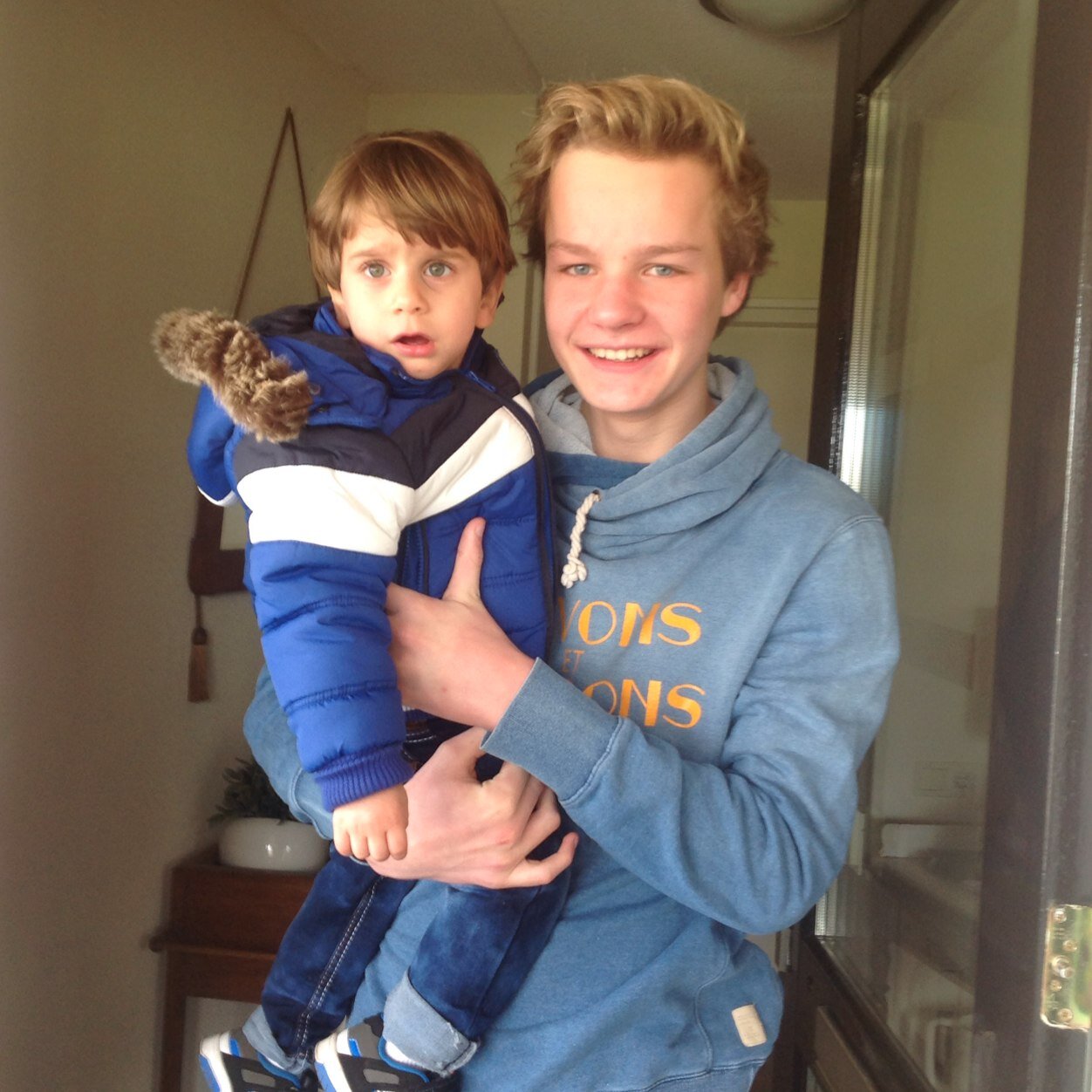 love Daan zwierink, persoonlijk account @SWAGMaiNiaC_ , follow dit account en promoot en volg ook ff @welovenils @weloveowenplay rein komt later