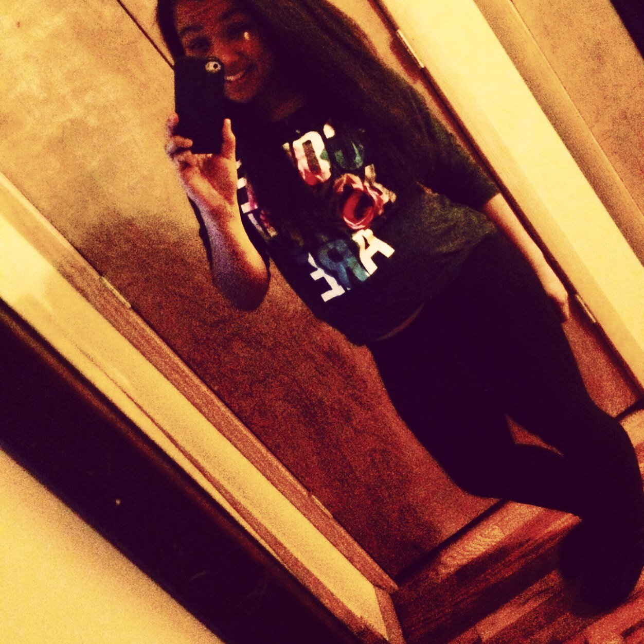 loves sports, music, and chillin with friends/ try to follow my dreams / if u follow me i will follow u