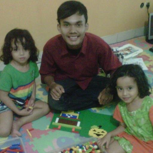 _SetyoAdi's profile picture. Pada akhirnya, kita akan bertemu kembali, di sebuah kota kecil bernama.... ingatan