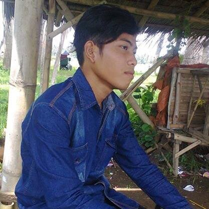 Gw orang.a simple . Btuh am prhatian jg .
Yg psti.a gw tu setia am yg gw cintai n syng.i
dan satu lg gw jg cwok humoris. Tp jg sdikit romantis ^_^ .. Hehehe
