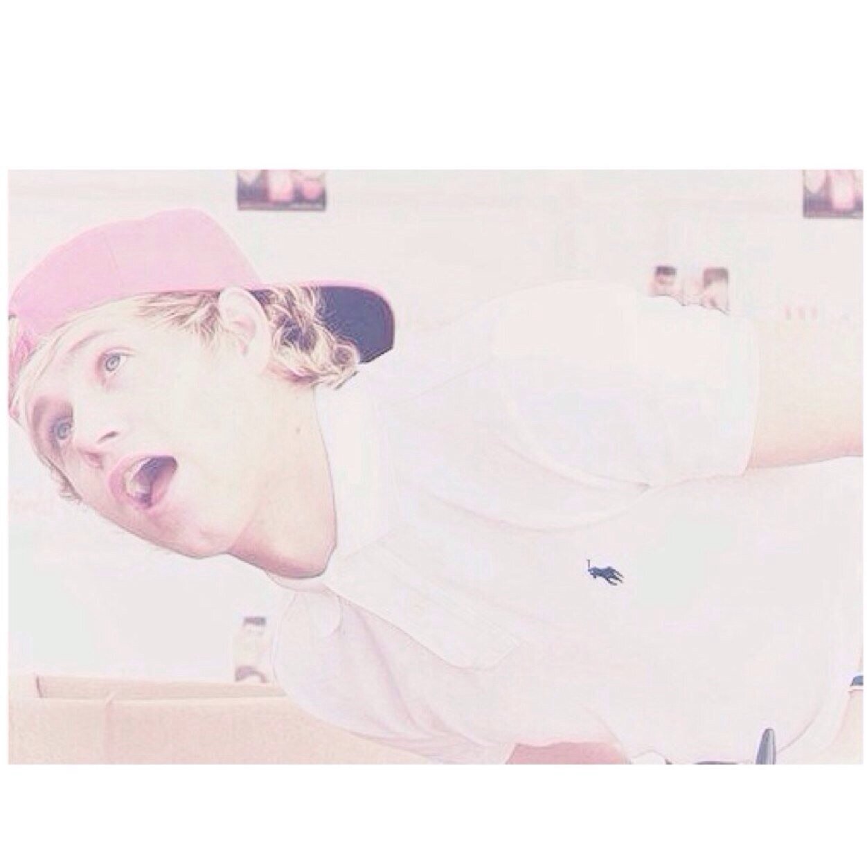 I make twitter packs :) I take requests xx