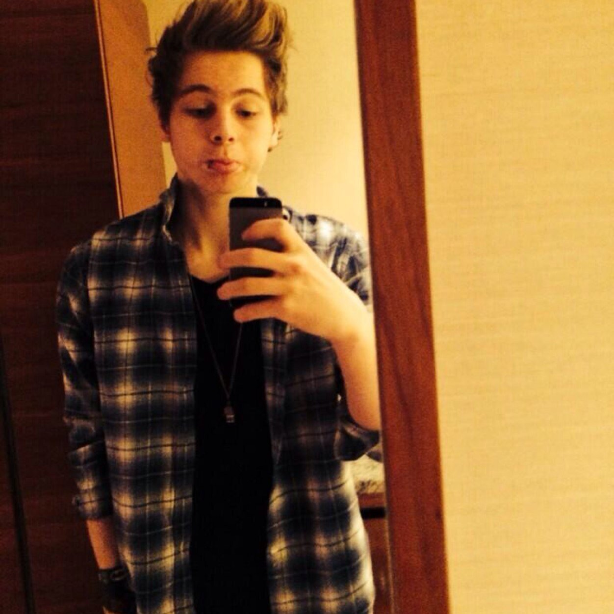 living life since '02 • 0/4 • luke hemmings • I un/followback •