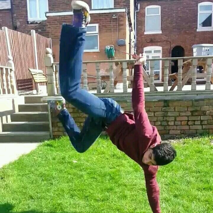 Graduate.. I train thaiboxing (coach too)/Brazilian Jiujitsu and I play games. Comedy/music fan also. snapchat: wasim390. kik: Wuzkhalifa390
