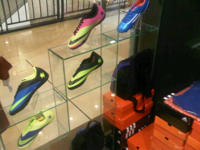 Ayo follow @store_fs SUPLIER BOLA | READY STOCK | Jaket G0 Bola ALL Club | Jersey GO | Hoodie dll. Cp 081227770286. PIN : 21A4AF4C