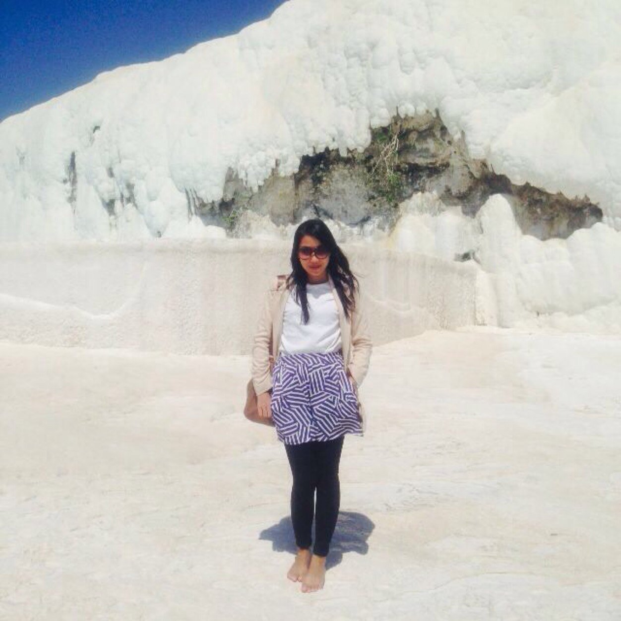 a blood type B kind of girl. travelling-addict. snow-globe-hunter. failed-poker-face. a dentist :)