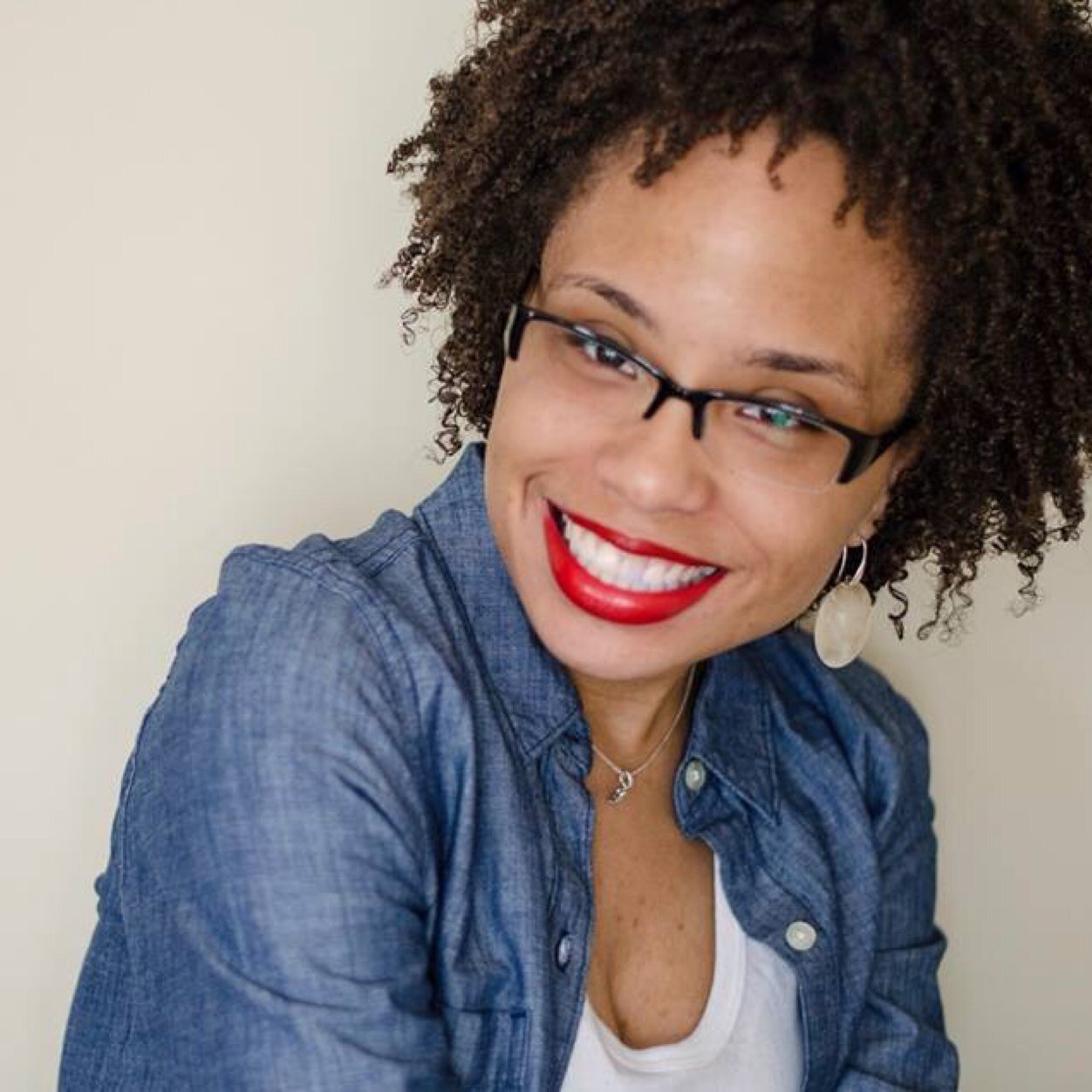 Book Nerd. New Yorker. Owl Lover. Photographer.