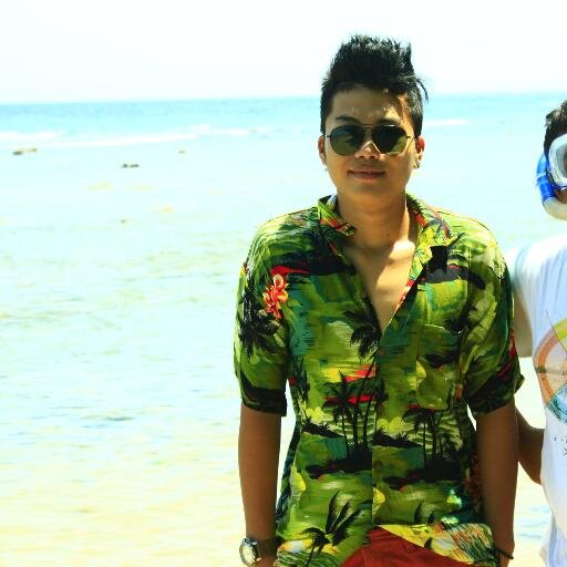 Muslim100 %,, pecinta semua aliran music ,, terutama reggae,  l'm a citizen,, #MCFC