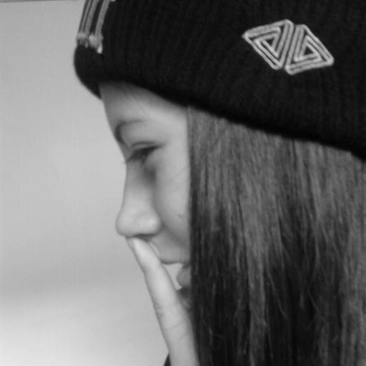 hello ;$ me llamo Amanda-tengo14veranos-Iqq-Chile-Freestep-rollersAgresivos-chocolate-helado-loca-risueña-kúl ;$