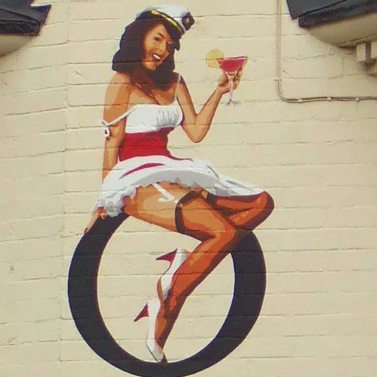 Late night craft beer & cocktail heroes on Braunstone Gate, Leics. Friendly service & great music plus the @Smokehouseleics for all your meaty needs.