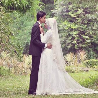 jerukOranye's profile picture. jerukOranye - Muslim Wedding Photography since 2009  #preweddingmuslimah #postwedding #familyportrait #pregnancyphotos #weddingmuslim