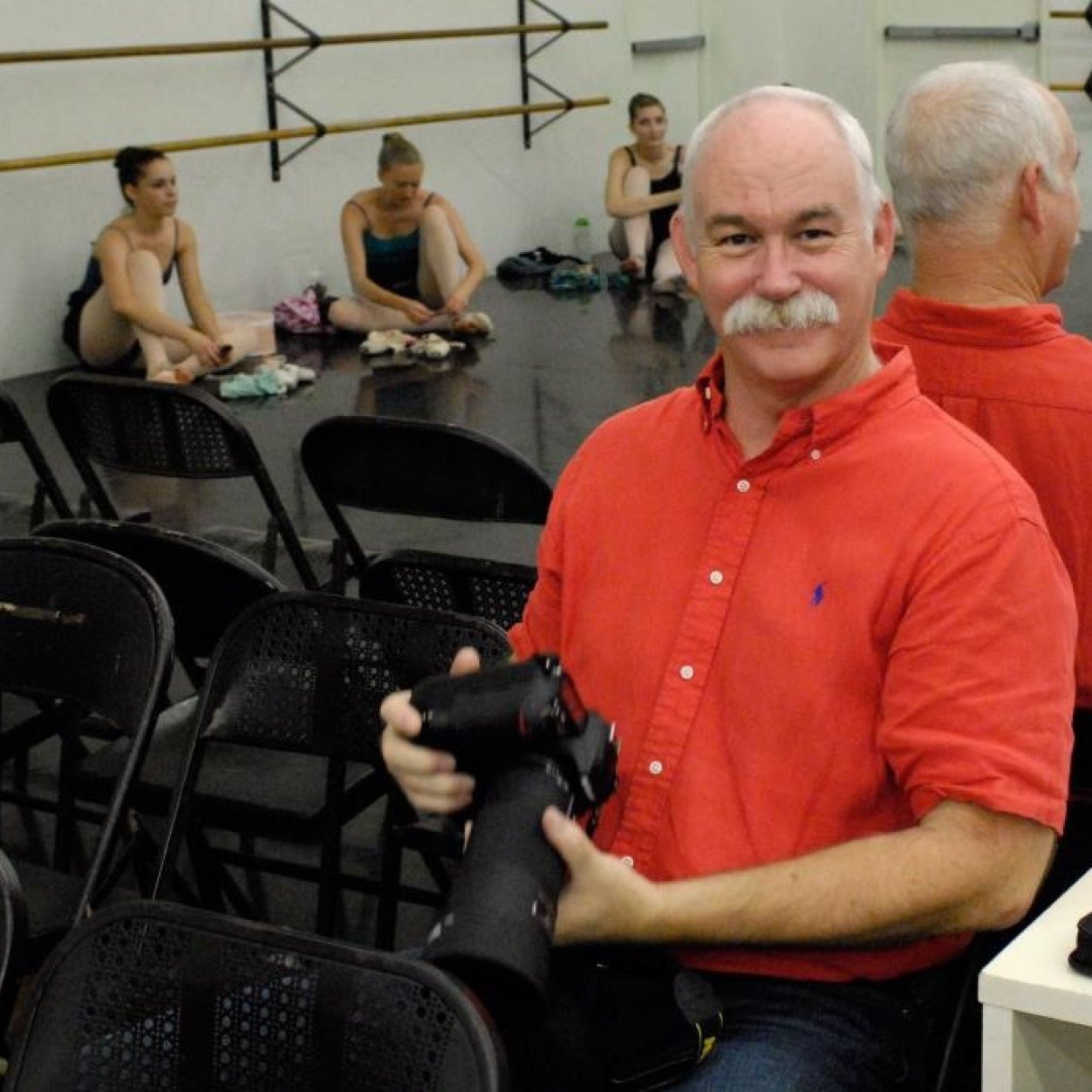 Freelance Photographer/Videographer since 1976. Specializing in Dance Photography, Performance, Studio and Location, Portraiture, Fashion, Sports and Event.
