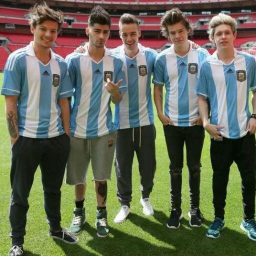 Nunca voy a olvidar el 2 de mayo a las 02:10 am que llego 1D por primera vez en Argentina! :'D AGUANTE LOS WUANDIII !!!