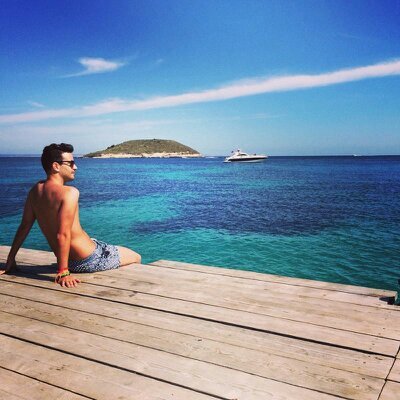 Estudiante de marketing en UGR, trabajo como Relaciones Publicas y monitor de eski. Visita mi página en Facebook El Diario de Alvarit0