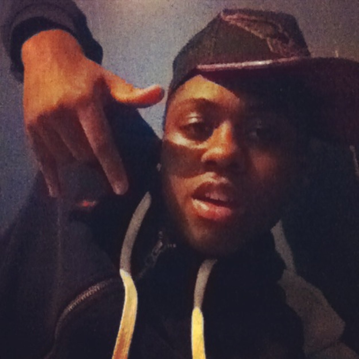 GloGangLilZan's profile picture. Close That Door Behind Yo Back You Lil Fuckin DummyClose That Door Dont You See Im Counting This Money Free The Guys️✈️