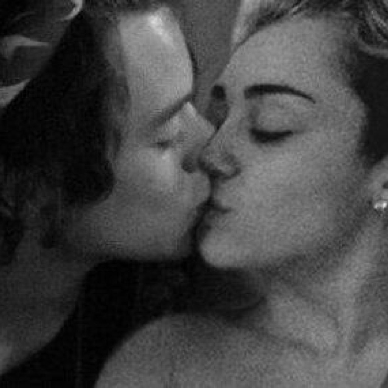 Im in love with @mileybhfgdr, and all her little things. •10 marzo 2o14• and •16 marzo 2o14• i married she. || sono un vampiro. || MADDOX 2.aprile.2014