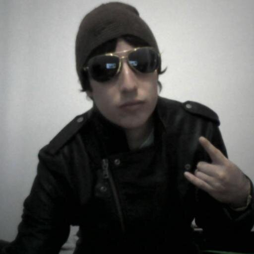 La musica me cambio la vida! soy musico, tocar la guitarra es lo q mas amo en la vida, y el futbol mi pasion