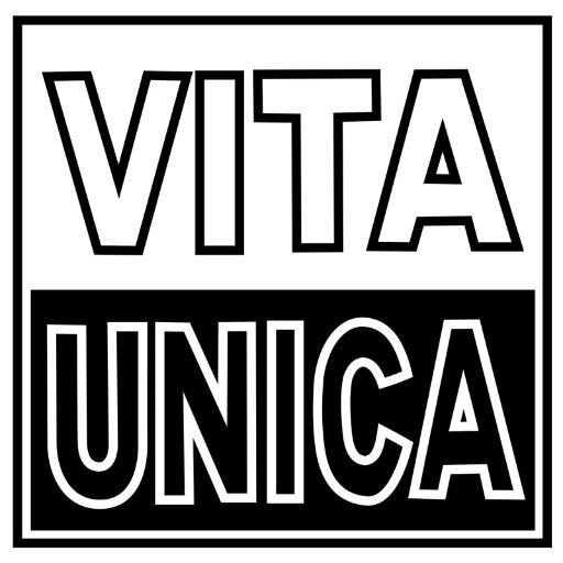 Es una marca joven, dinámica y muy actual.
E un azienda giovane, dinamica e Molto attuale.
It is a young, dynamic and very current brand.