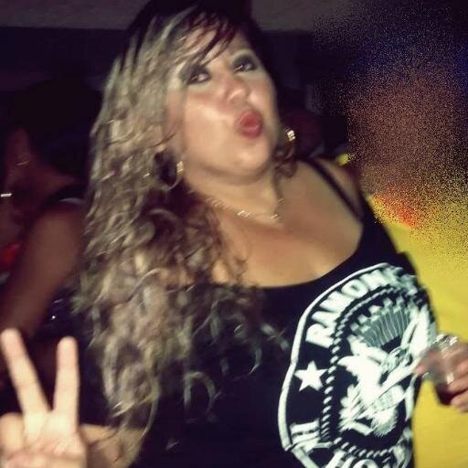 Lésbica,Bem resolvida,sem essa de MODINHA. 26 anos,solteira e feliz... No quesito cara-de-pau, só perco pro Pinóquio.       @CIubeFoIlowBack