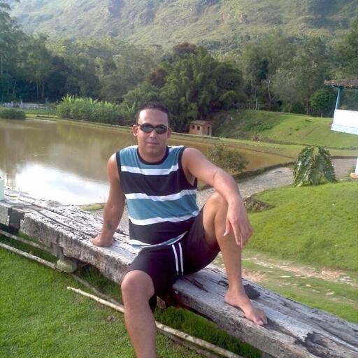 Não sou limitado por palavra. Limitações são asfixiantes e eu gosto de liberdade.