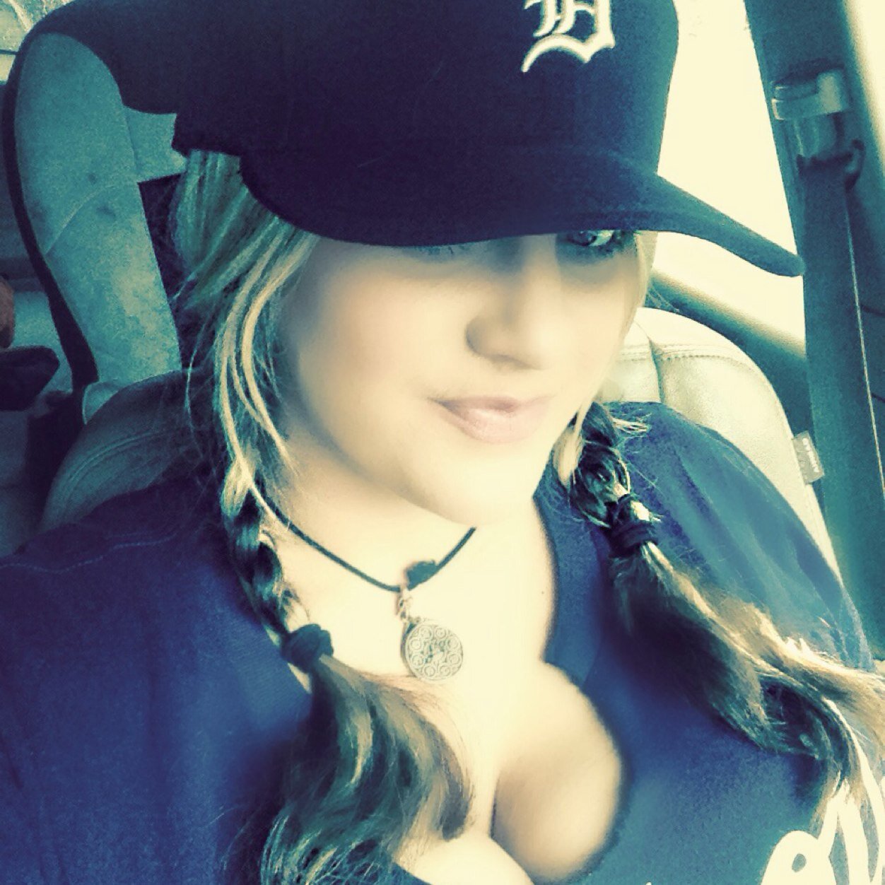 i4gotit83's profile picture. Forced to get twitter :/