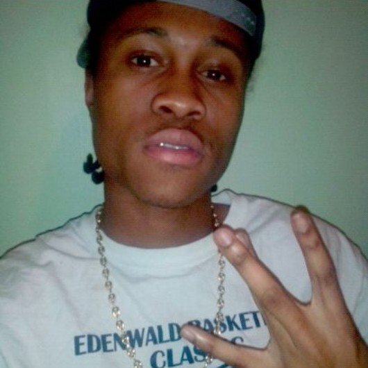 ..869 ambitious young nigga chasing a dream..