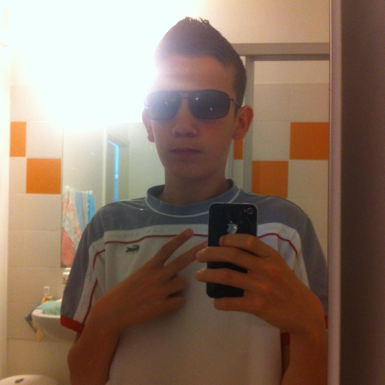 ma chicha m'entraine,les meuf mentraine,ma moto m'entraine 160 caractèere trop court pour dire sur tout sa!! 3