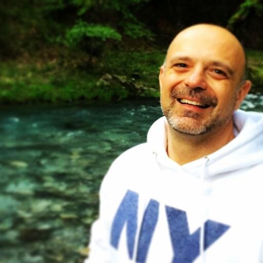 συμβολαιογράφος